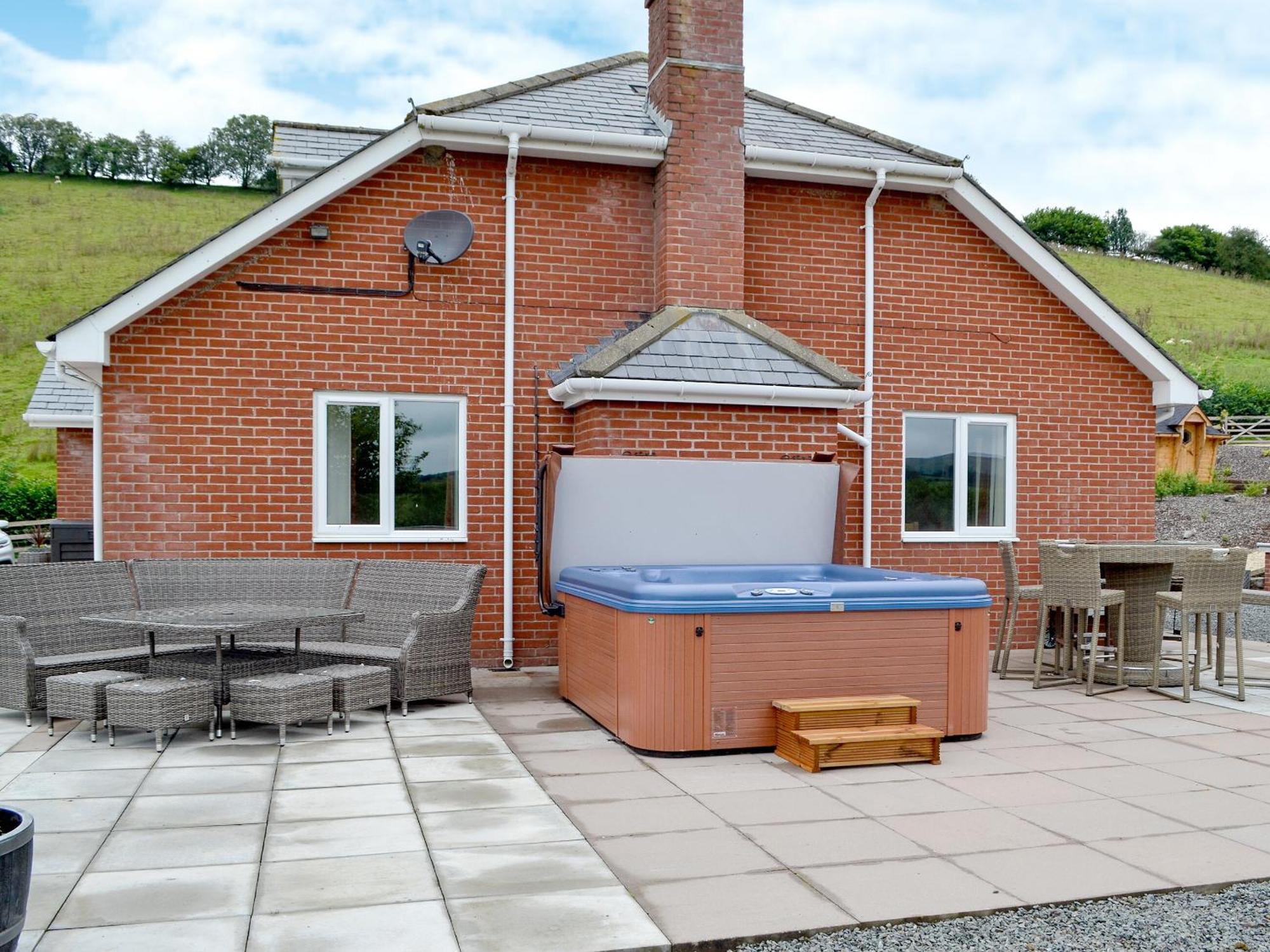Castle View Villa Llanbadarn Fynydd Ngoại thất bức ảnh